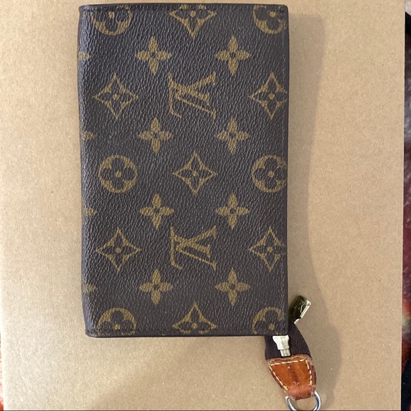 Louis Vuitton Handbags - Louis Vuitton zipper pouch!